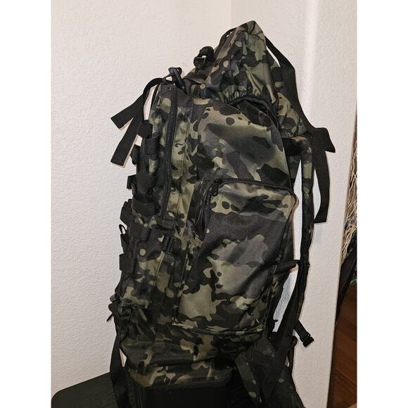 New! 70L Camouflage Hiking Backpack - Picture 7 of 8